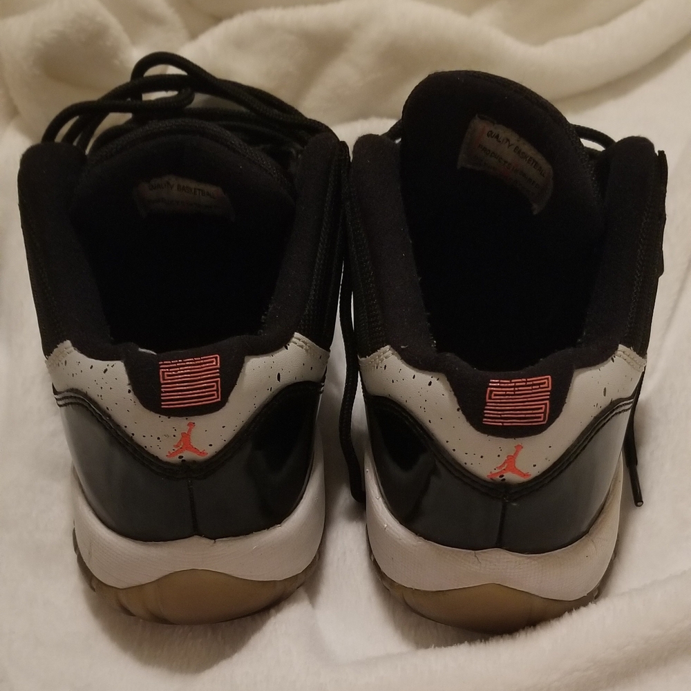 Jordan 11 Low Infrared Size 6Y (Kids)